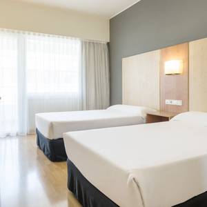 Chambres quadruples Hotel ILUNION Romareda Saragosse